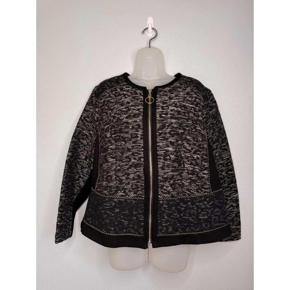 NWT Chicos Womens Black & White Textured Knit Jacket With Gold Zipper Size 3P